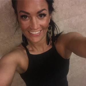 Meet your Posher, Tee